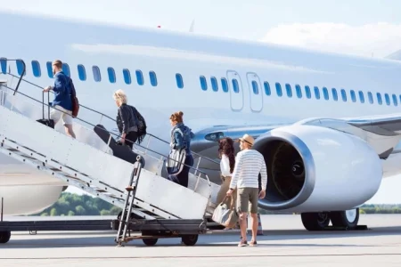 Lý do khách không được lên máy bay từ bên phải