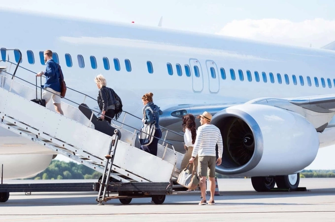 Lý do khách không được lên máy bay từ bên phải